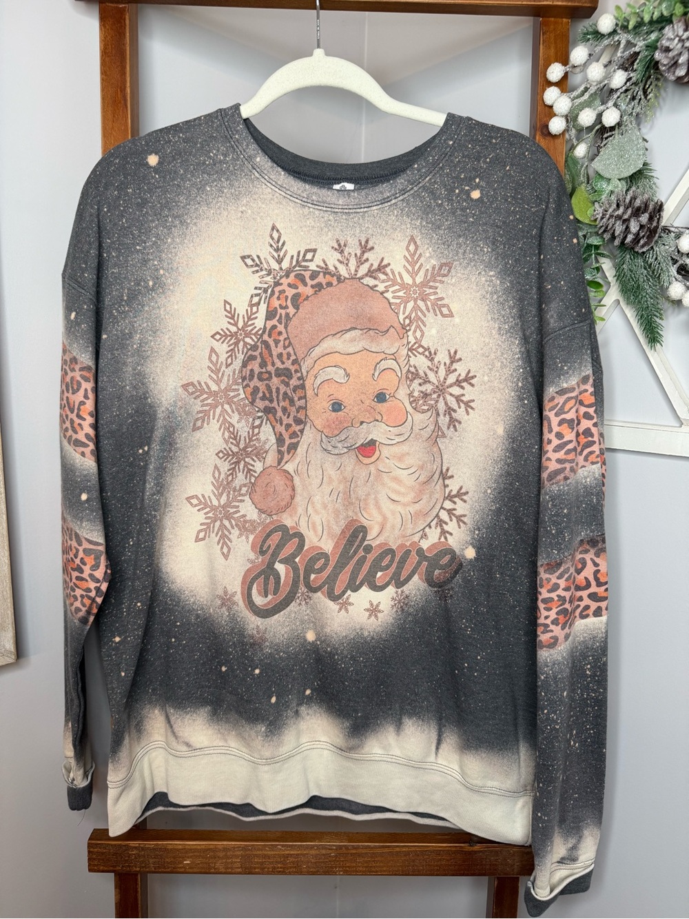 Boutique Turex Believe Santa Christmas Bleached Sweatshirt Large